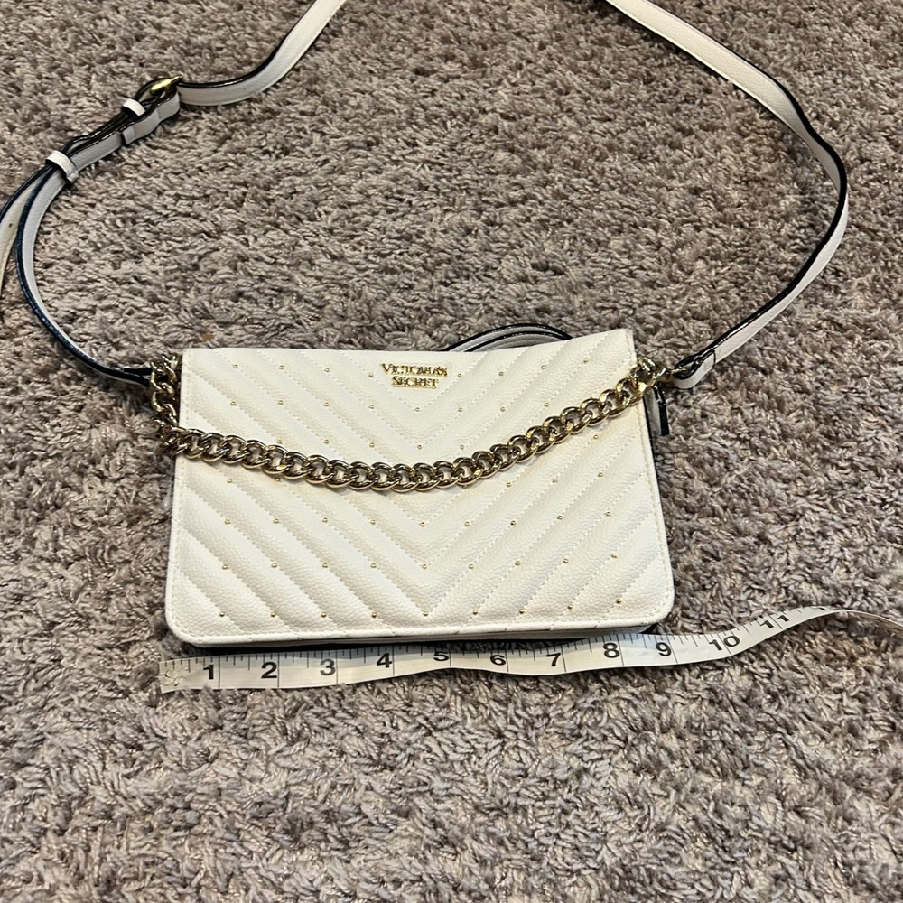 Victoria's Secret White Quilted Crossbody with Gold Chain - Picture 4 of 8